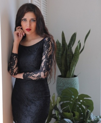 С радостью предложу тебе незабываемое время, полное страсти и удовольствия. У меня есть все, чтобы сделать тебя счастливым: опыт, чувственность и потрясающие формы. Мои услуги включают классический секс, оральный секс, эротический массаж и многое другое. Фото мои настоящие, и весьма соблазнительные 😏 Мои клиенты всегда остаются довольны и возвращаются к Москве не только ради деловых встреч. Если ты ищешь незабываемые моменты, я готова их подарить тебе. Не стесняйся и позвони мне прямо сейчас. Жду тебя, чтобы сделать Москву еще более горячей! 🔥 1888, 34 года