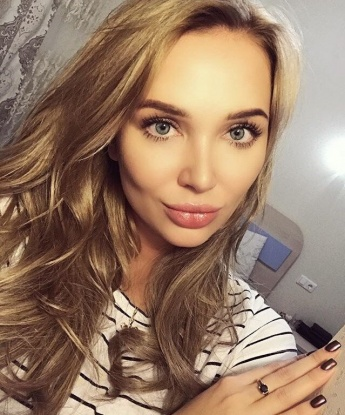 🌹 Живу в Москве, где встречаюсь в уютной и комфортной обстановке. Моя нежная кожа и стройная фигура заставят тебя забыть о реальности и погрузиться в мир наслаждения. 😉 У меня любое время можно провести таким образом, как ты только хочешь - один на один, втроем или еще веселее! 💋 Помни, что твое удовольствие - мой главный приоритет. Мое фото 100% реальные, это ты увидишь, когда встретишься со мной. Позвони мне и убедись сам, что я - лучшая в Москве! 💫💦 11606, 26 лет