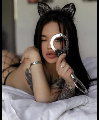 Я - опытная и нежная соблазнительница, готовая исполнить все твои сокровенные фантазии. Мои услуги охватывают все, что ты себе можешь пожелать. У меня есть огромное количество возможностей, чтобы обеспечить тебе незабываемые моменты страсти и удовольствия. Отзывы моих удовлетворенных клиентов говорят сами за себя - они всегда остаются довольными после нашей встречи. В моем арсенале есть фото, подтверждающие мою красоту и сексуальность. Позволь мне показать тебе, что такое настоящий искусственный рай 😏💋 12809, 22 года